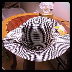 Floppy canvas beach hat